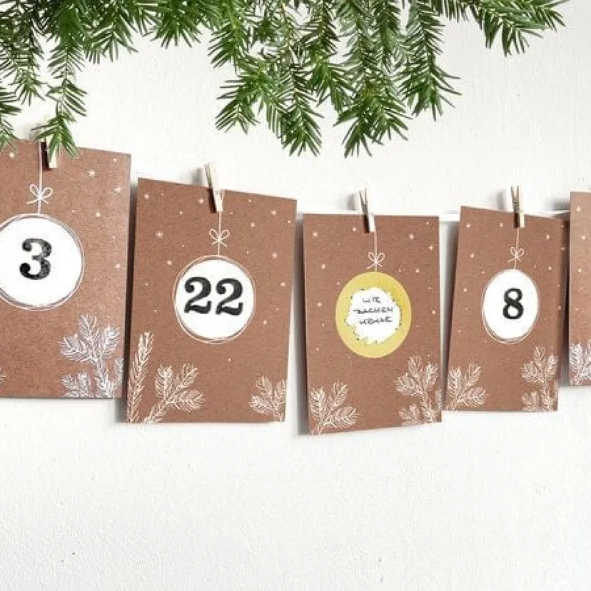 Produktbild: RUBBEL Adventskalender GOLD, Bastelset 97 Teile | Gutschein-Kalender im Kraftpapier Look