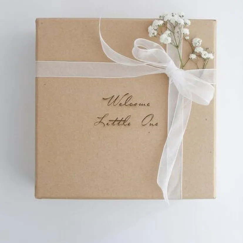 Produktbild: Geschenkebox „Petit Animals“ mit Windeltuch und Greifling